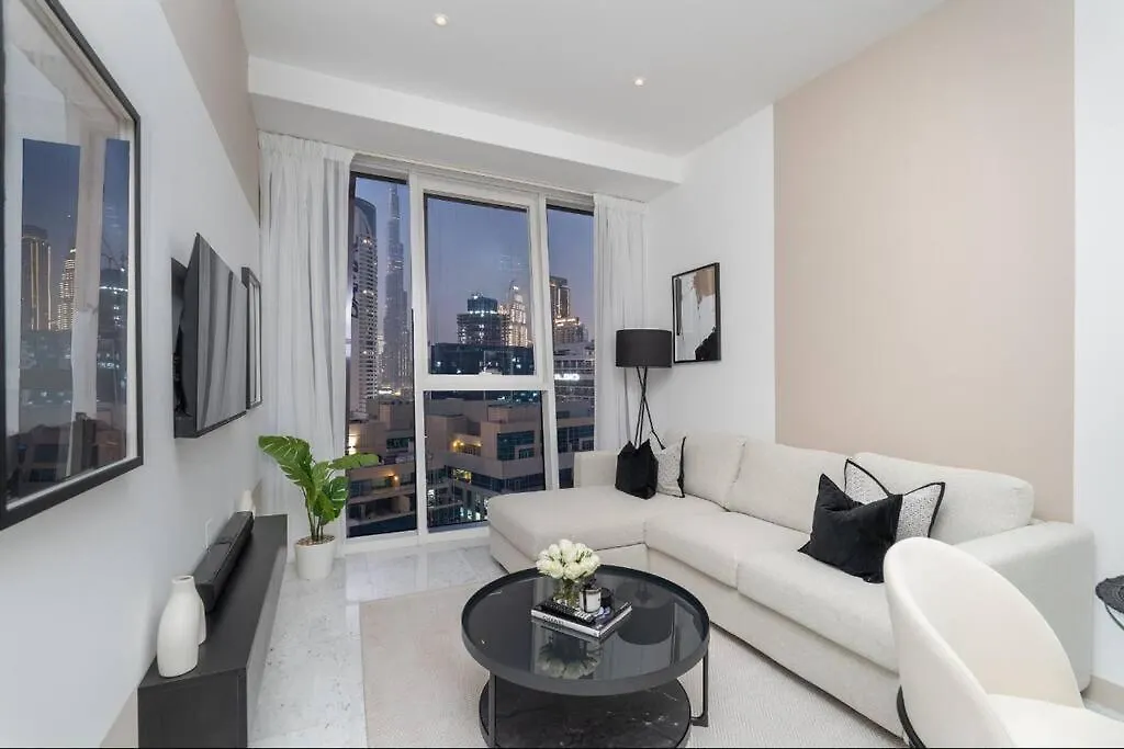 Apartment Exquisite Stay In Downtown Burj Khalifa Views With Stunning Pool Dubai