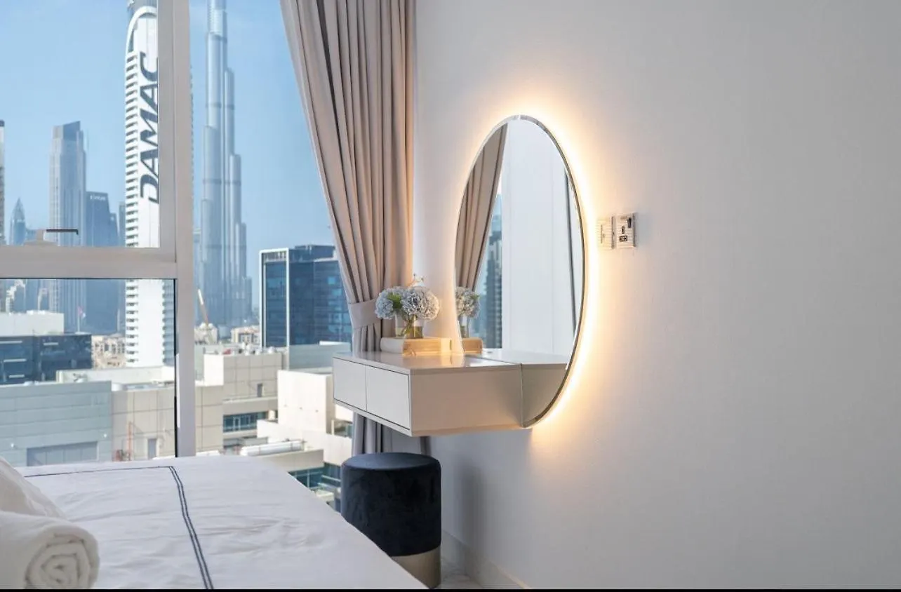 Exquisite Stay In Downtown Burj Khalifa Views With Stunning Pool location
