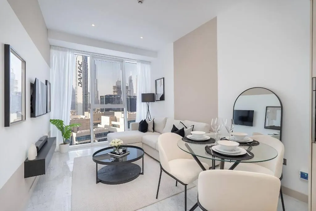 Apartment Exquisite Stay In Downtown Burj Khalifa Views With Stunning Pool Dubai