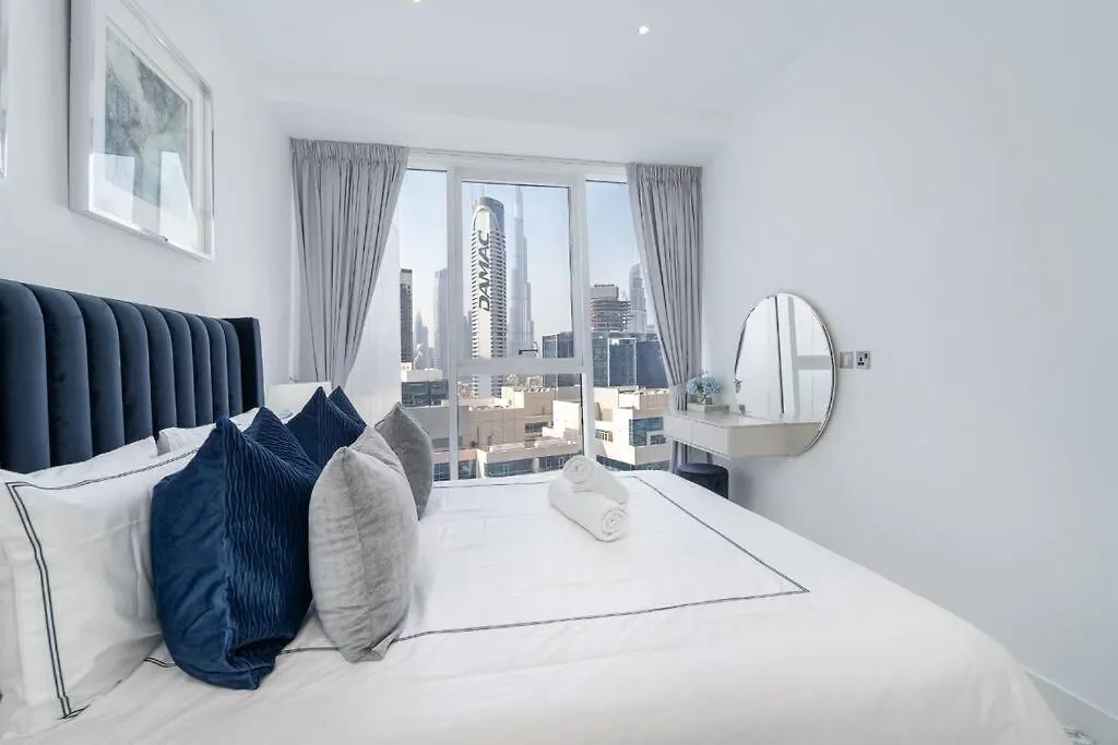 Apartment Exquisite Stay In Downtown Burj Khalifa Views With Stunning Pool Dubai United Arab Emirates
