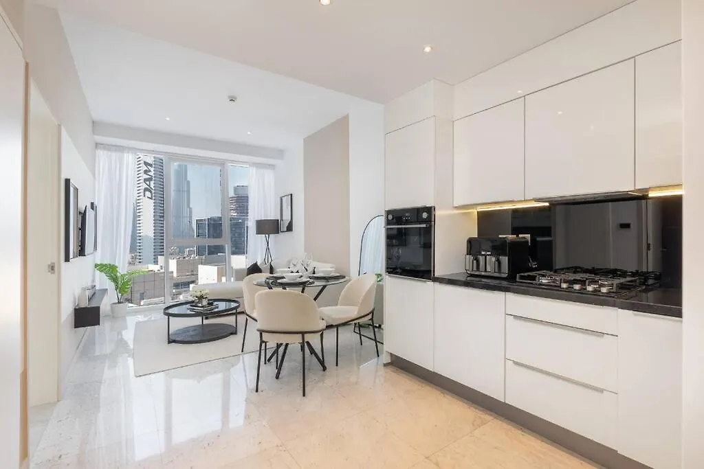 Exquisite Stay In Downtown Burj Khalifa Views With Stunning Pool Dubai Apartment