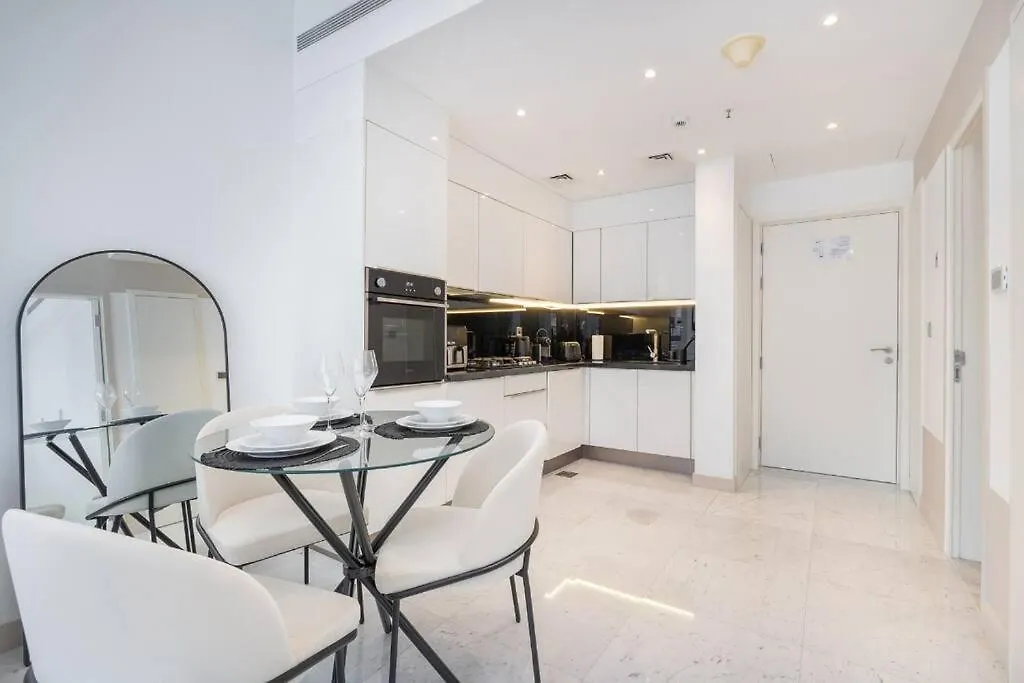 Apartment Exquisite Stay In Downtown Burj Khalifa Views With Stunning Pool Dubai